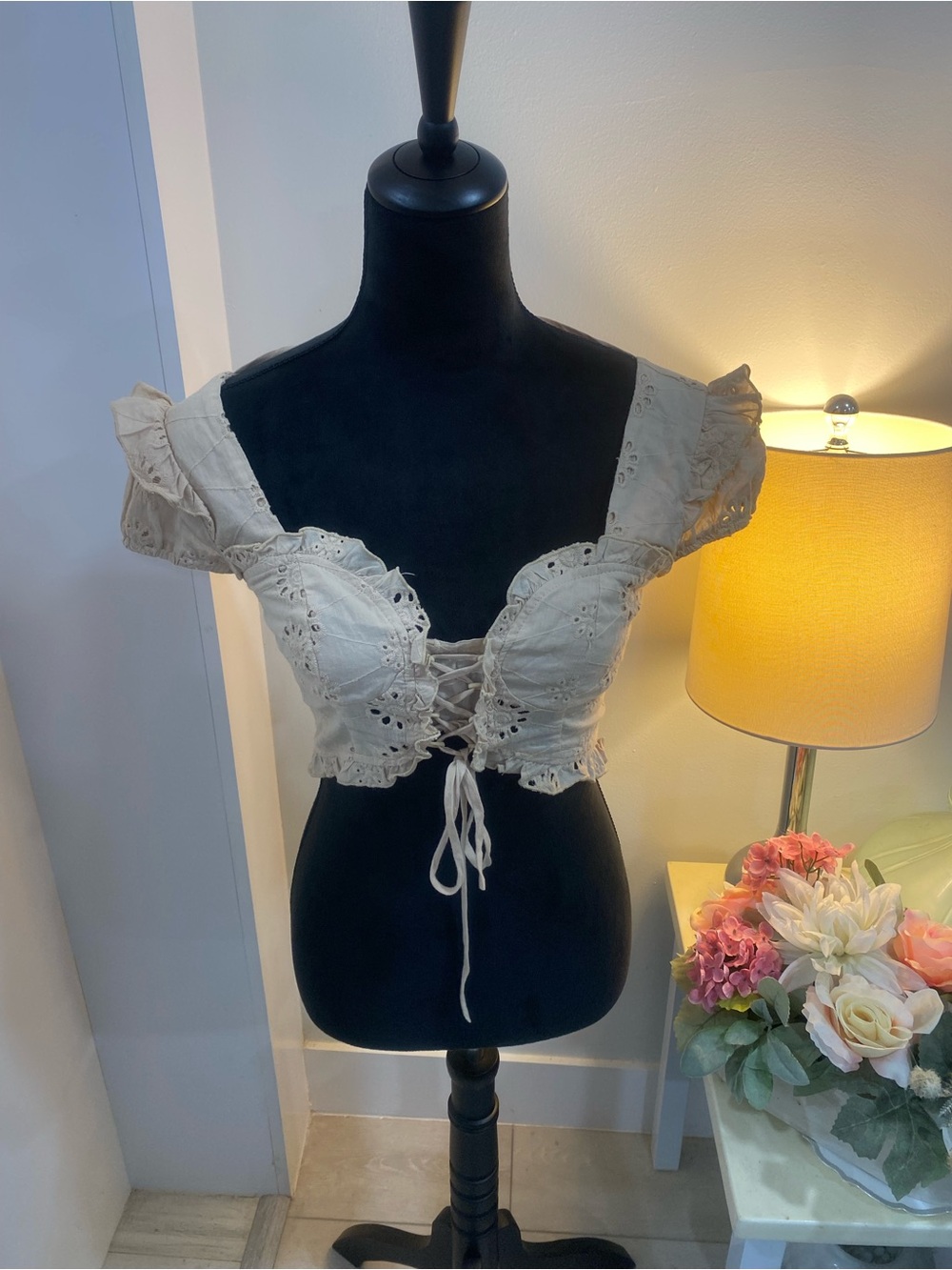 Cream Eyelet Lace-Up Puff Sleeve Bandeau by